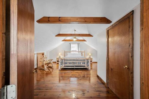 dog friendly views hot tub close to pf gsmnp