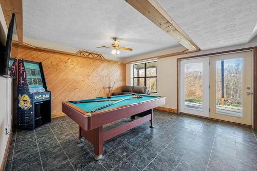 dog friendly views hot tub close to pf gsmnp
