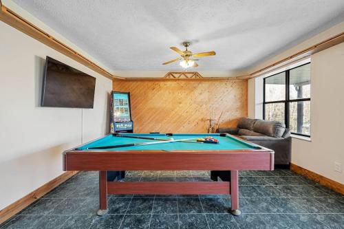 dog friendly views hot tub close to pf gsmnp