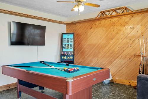 dog friendly views hot tub close to pf gsmnp