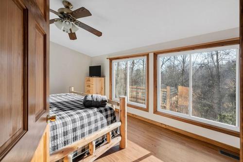 dog friendly views hot tub close to pf gsmnp