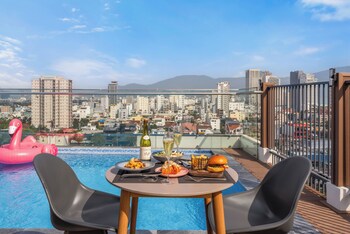 amber bay hotel and suites da nang