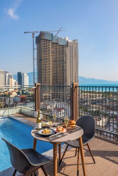 amber bay hotel and suites da nang
