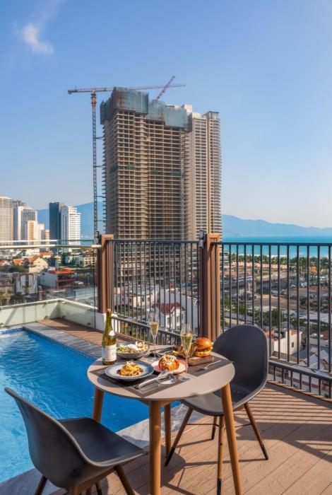 amber bay hotel and suites da nang
