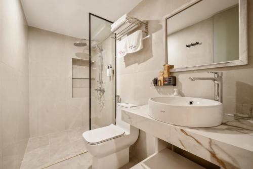 amber bay hotel and suites da nang
