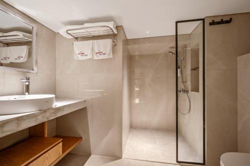 amber bay hotel and suites da nang