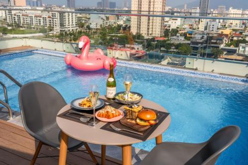 amber bay hotel and suites da nang