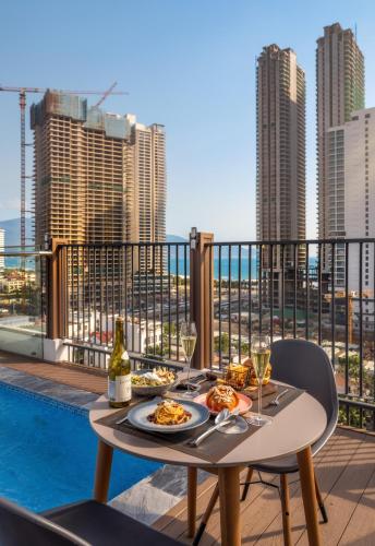 amber bay hotel and suites da nang
