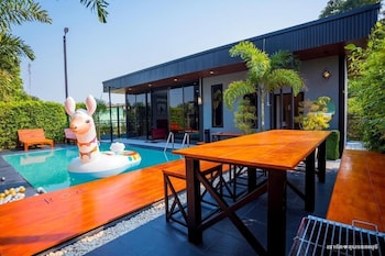 Khongdonat Premium Pool Villa,,2 star