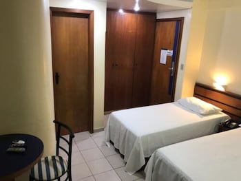 oft plaza oeste hotel