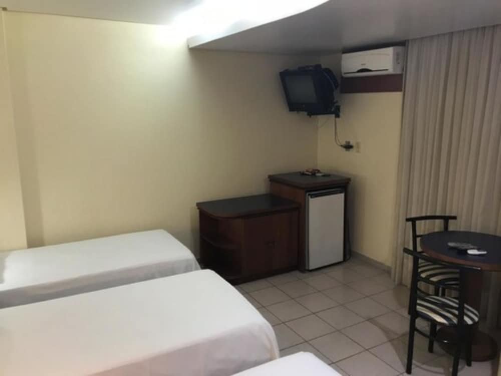 oft plaza oeste hotel