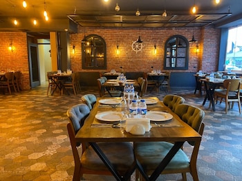 Buyuk Kale Hotel,Near Harakani Tomb,3 star