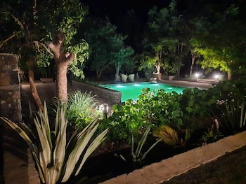 Bamboo Grove Lodge,,3 star