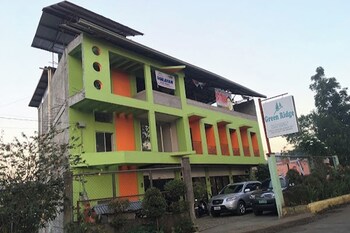 Green Ridge Apartelle,,3 star