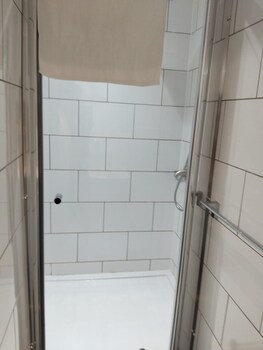 1 bed flat sleeps 2 parking wifi