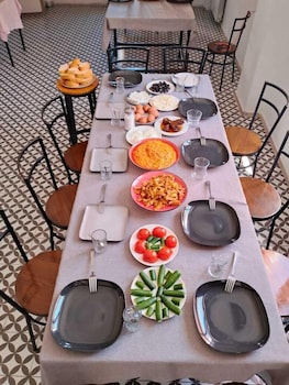 rostivan hotel ve hostel