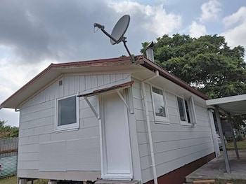 1 bedroom garden chalet at 638b te ngae