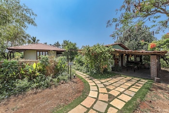 cosmicstays joshet farmstay