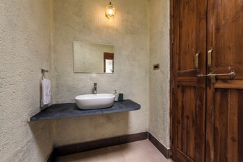 cosmicstays joshet farmstay
