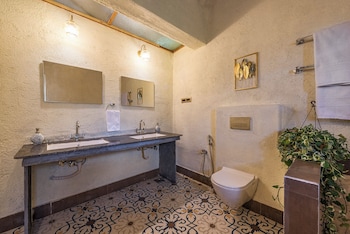 cosmicstays joshet farmstay