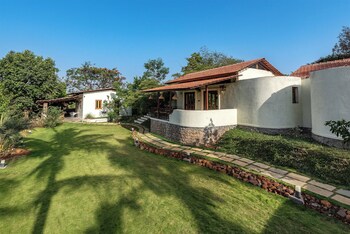 cosmicstays joshet farmstay