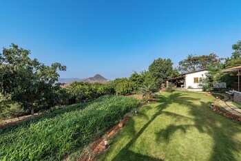 cosmicstays joshet farmstay