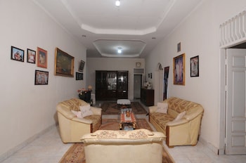 Merapi Singgalang Guest House,,2 star