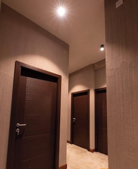 Kmee Transit Hotel & Restaurant,,3 star