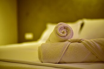 Kmee Transit Hotel & Restaurant,,3 star