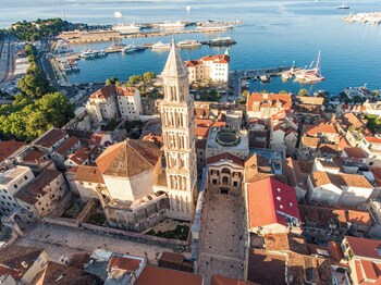 elegant apt 5 min walk from split center