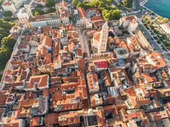 elegant apt 5 min walk from split center