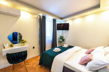 elegant apt 5 min walk from split center