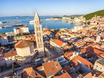 elegant apt 5 min walk from split center