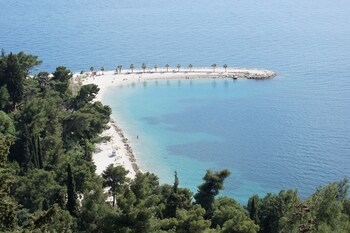 elegant apt 5 min walk from split center