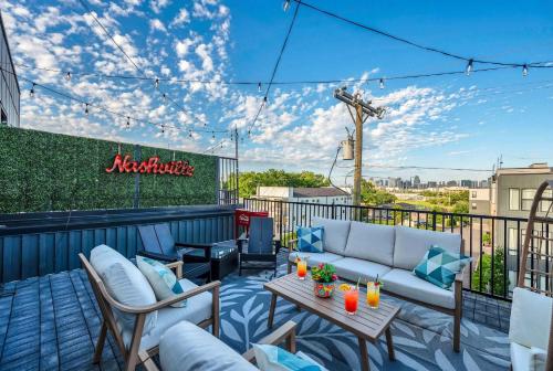 brand new city views karaoke room near downtown