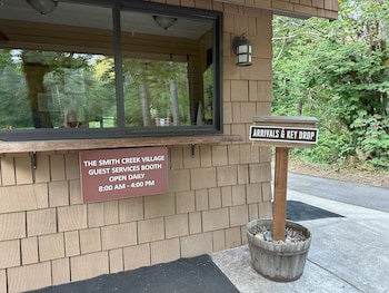 Smith Creek Village,,2 star
