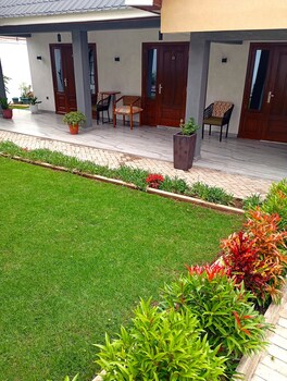 Ashe Oleng House,,3 star