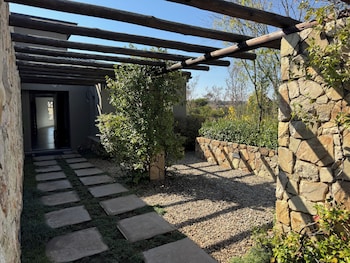 Stones Throw Manor,,4 star