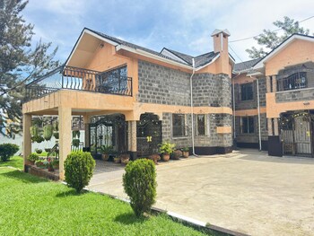 lux suites lakeview mansion nakuru