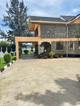 lux suites lakeview mansion nakuru