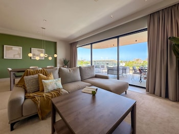 marina garden 2 bedroom apartment with picuzzi