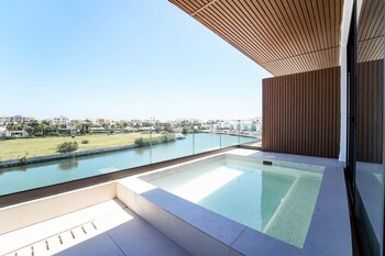 marina garden 2 bedroom apartment with picuzzi