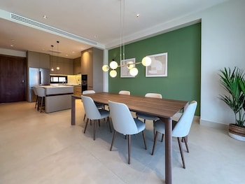 marina garden 2 bedroom apartment with picuzzi