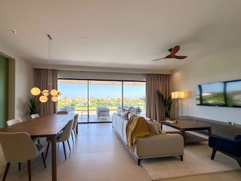 marina garden 2 bedroom apartment with picuzzi