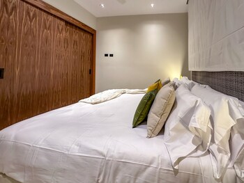 marina garden penthouse 3 bedroom apartment