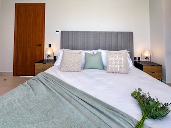 marina garden penthouse 3 bedroom apartment