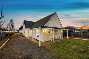 Aroha Motel,,2 star