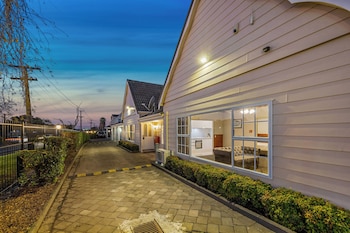 aroha motel