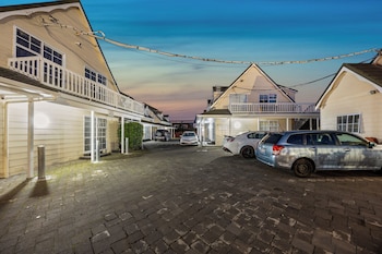 Aroha Motel,,2 star