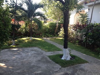 15 min from airport in kingston jamaica